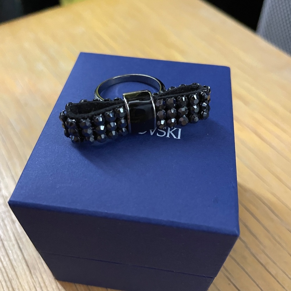 Swarovski black bow stuffed ring